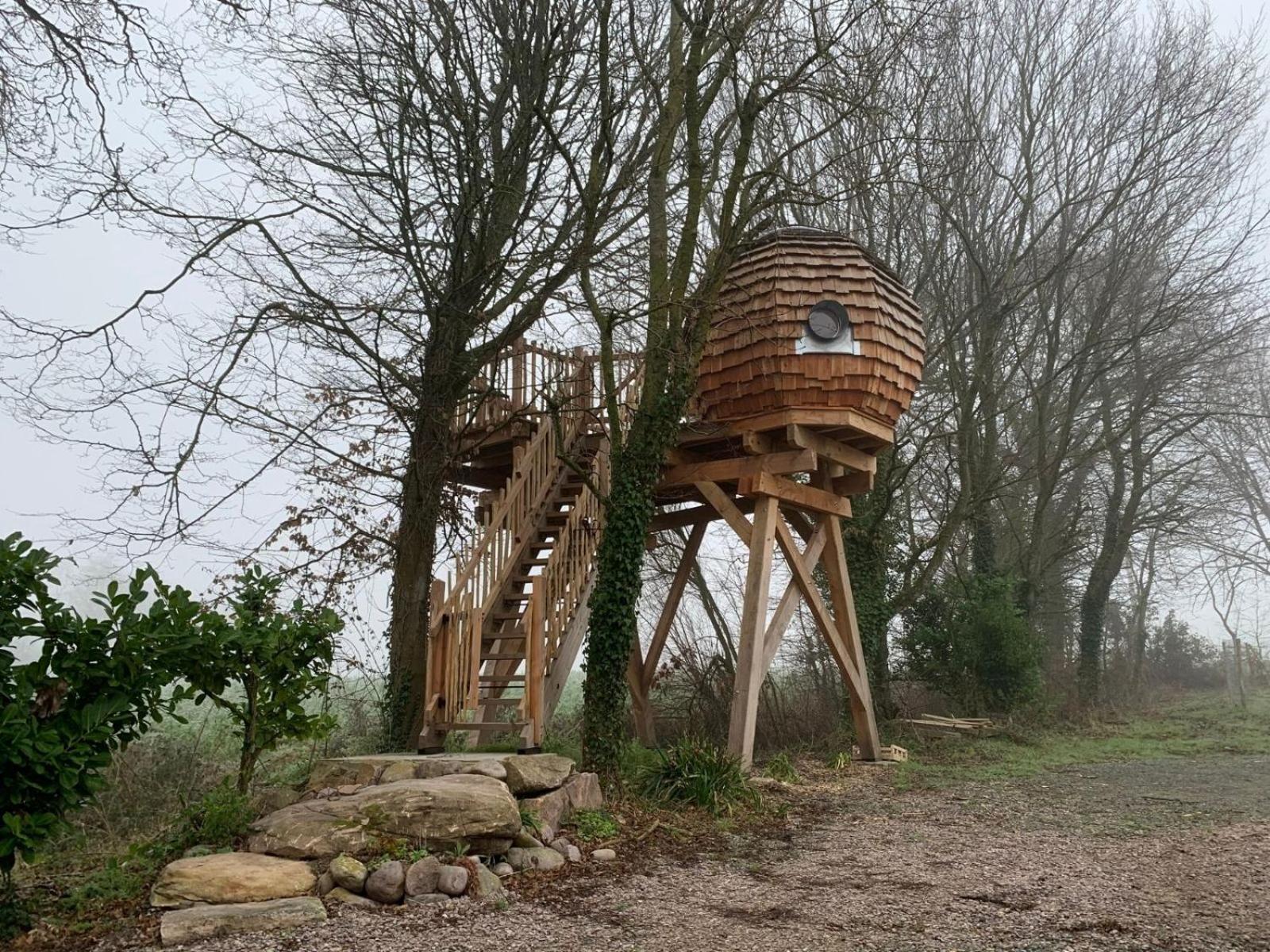 La Ville Es Renais - Ferme Et Maison D'Hotes Insolite Эрки Экстерьер фото