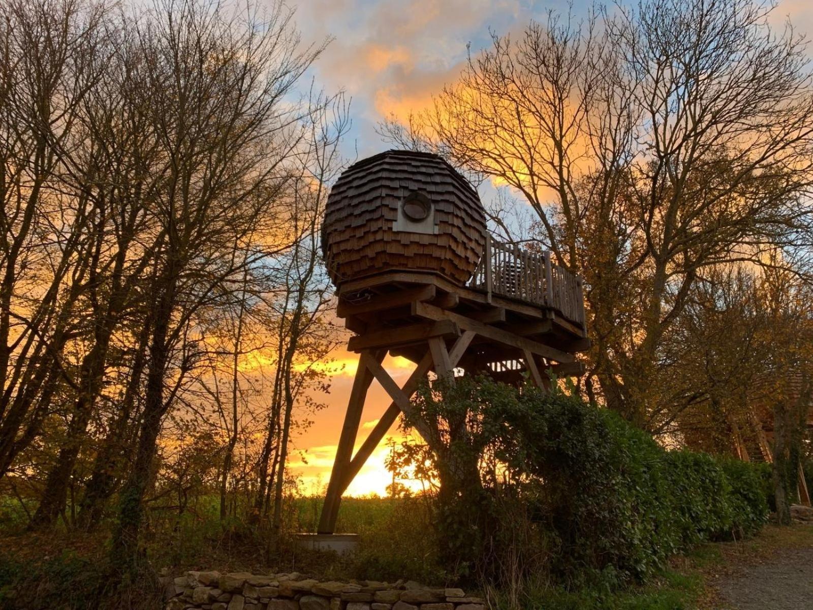 La Ville Es Renais - Ferme Et Maison D'Hotes Insolite Эрки Экстерьер фото